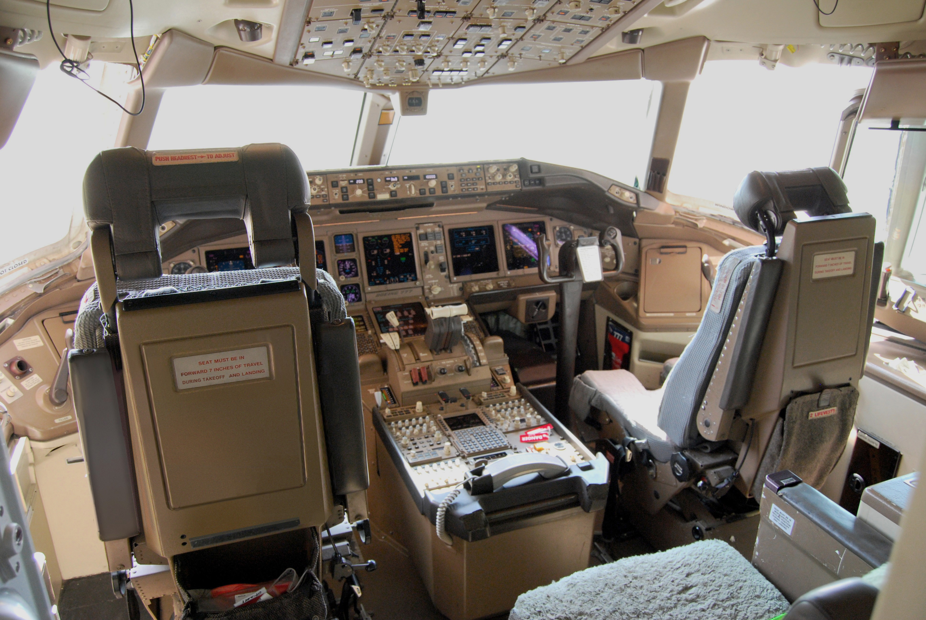 Boeing 777 flight deck